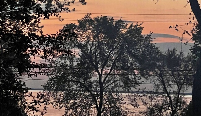 Beautiful new Lake Erie- view rental