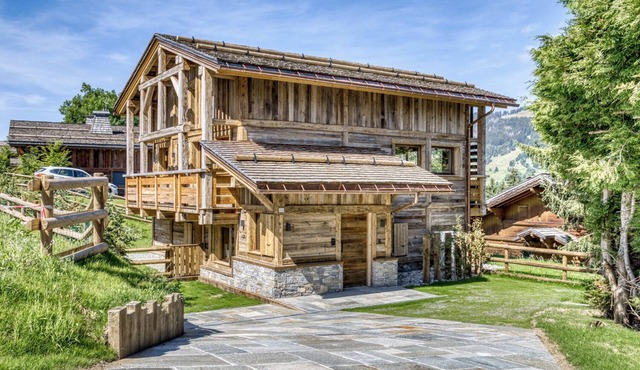 Beautiful new luxury chalet, jacuzzi