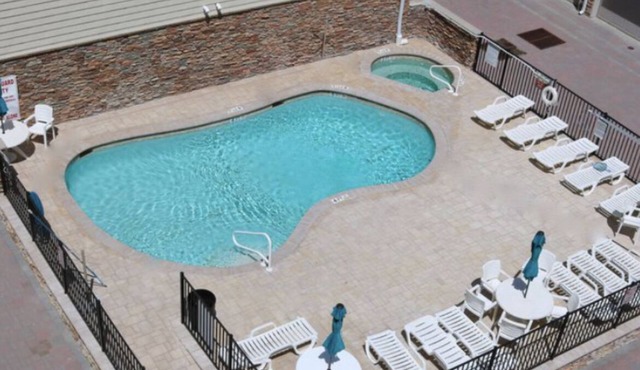 Beautiful New Spacious Townhome w/Pool, Steps to Beach/Boardwalk, 3 Levels