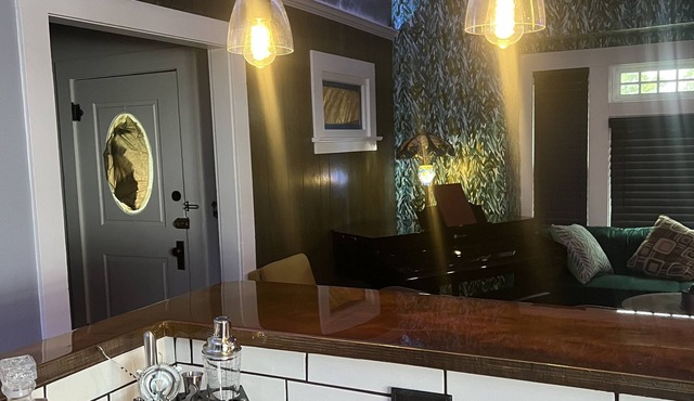 Beautiful new San Jose home, pool table, Near Downtown, parking!