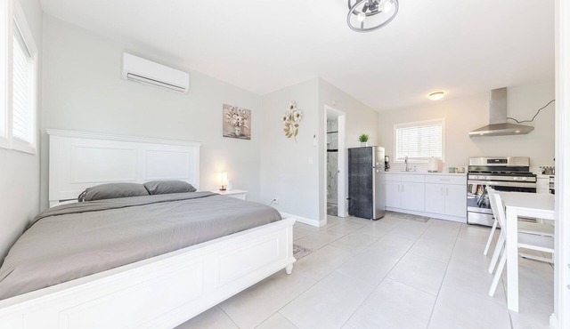 Beautiful New Studio In Arcadia With Kitchen-C
