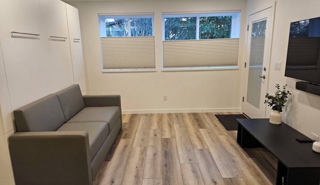 Beautiful New Studio in the Hills of Ashland