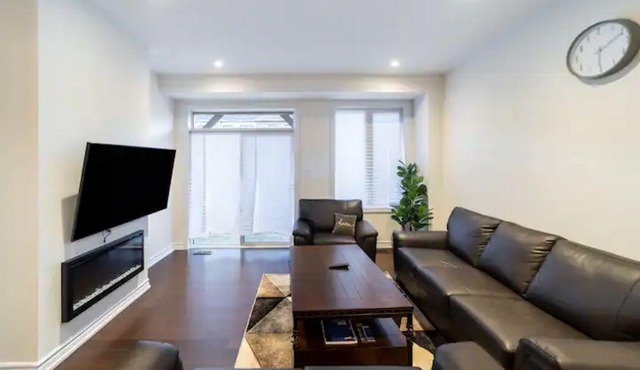 Beautiful New Townhouse in Quiet Neighbourhood