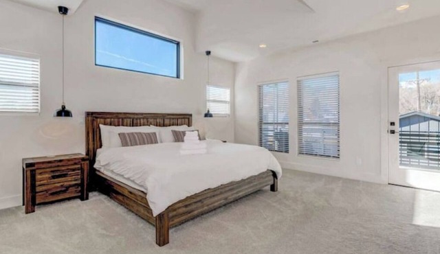 Beautiful New-Modern Luxury Minutes from Downtown, Old Colorado City & OPTC