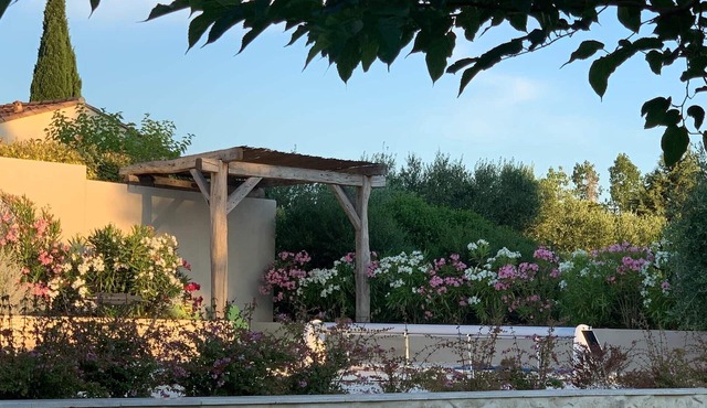 Beautiful new villa with garden and pool between vineyards and scrubland