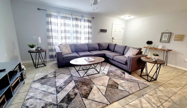 Beautiful New Villa located 30 mins from Tampa