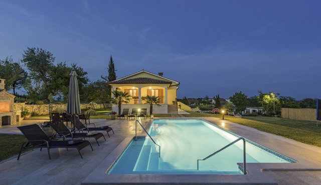 Beautiful new villa with pool
