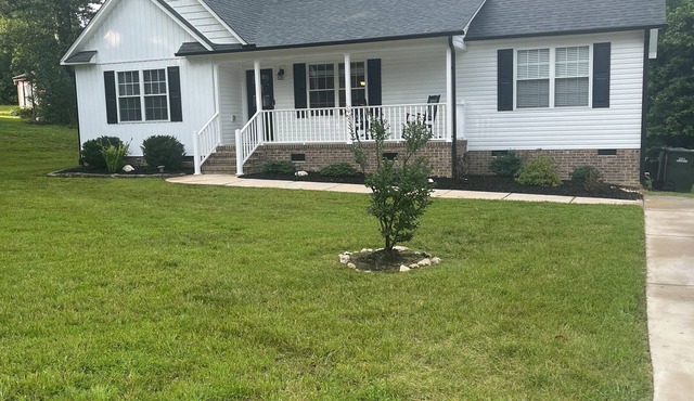 Beautiful, Newer Jamestown 3 Bedroom House