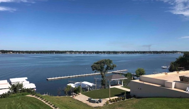 Beautiful Newly built Bayside Lake Front Condo!