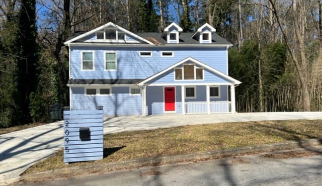 Beautiful Newly Built In Town Single Family; Close to:(Airport, Highways, Malls)