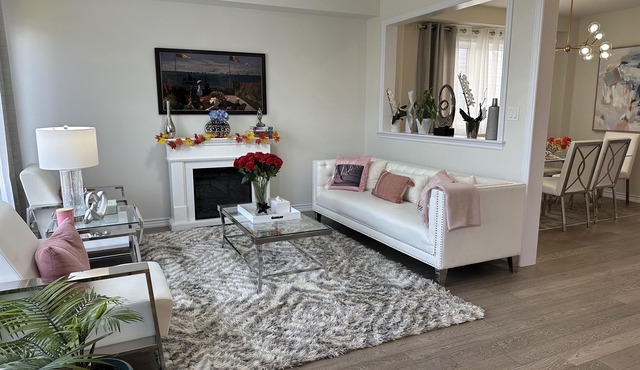 Beautiful newly built house, 10 mins drive away from Niagara Falls &outlet mall