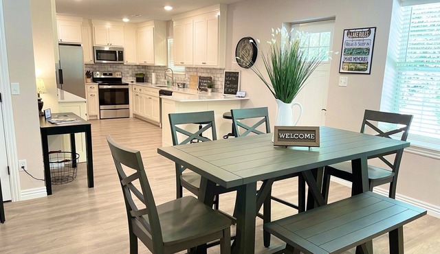 Beautiful newly built home 3 min. from Beaver Lake.