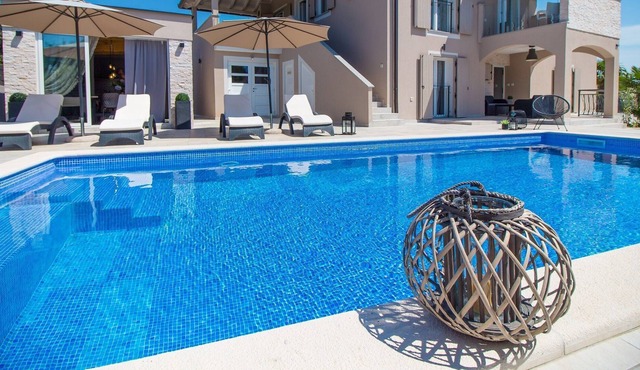 Beautiful newly built holiday house with two separate units with private pool