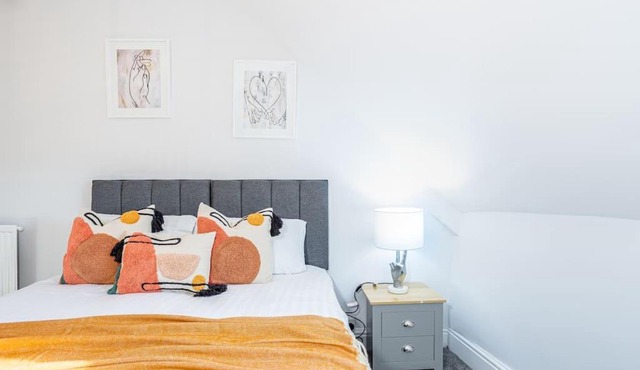 Beautiful newly refurbished apartment close to the promenade.