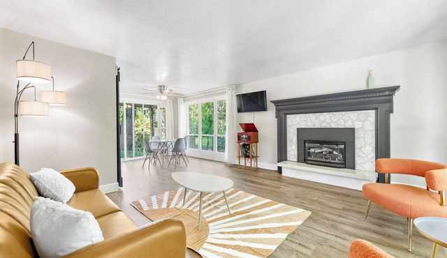 Beautiful, newly remodeled home, sleeps 11 - 2 min drive/10 min walk to Lagoon!