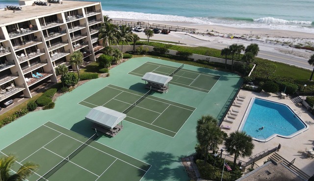 Beautiful newly renovated condo right on the ocean!