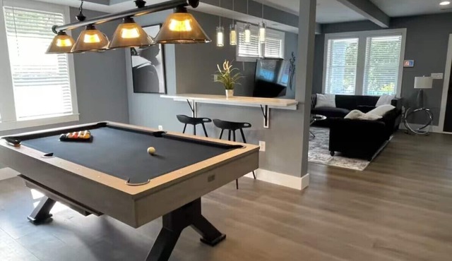 Beautiful Newly Renovated 3 Bedroom Home. Pool Table, Play Station and More.