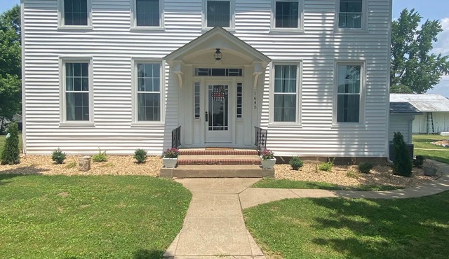 Beautiful newly renovated farm house overlooking 5 acre lake. *New Rates *
