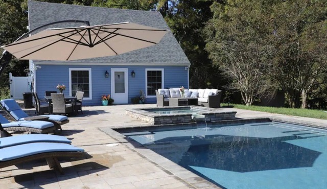 Beautiful Newly Renovated 2 BR cottage w/pooln