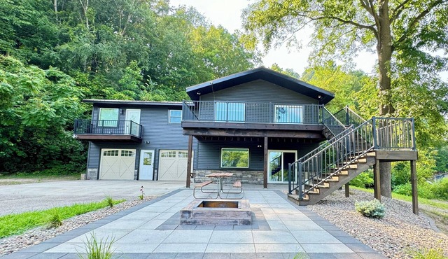 Beautiful, newly renovated 3 bedroom home on the Mississippi River.