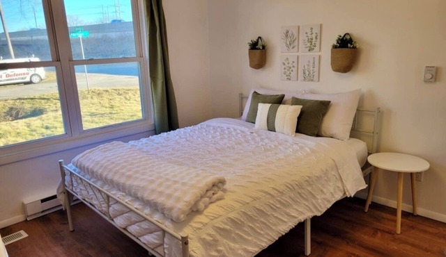 Beautiful, Newly-Renovated 1-Bedroom Apartment in Madison