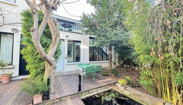 Beautiful newly renovated townhouse in green setting