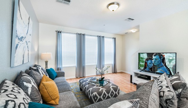 Beautiful, newly updated townhome at Vista Cay!