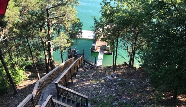 Beautiful Norris Lake WATERFRONT. Near Flat Hollow Marina. Private dock.