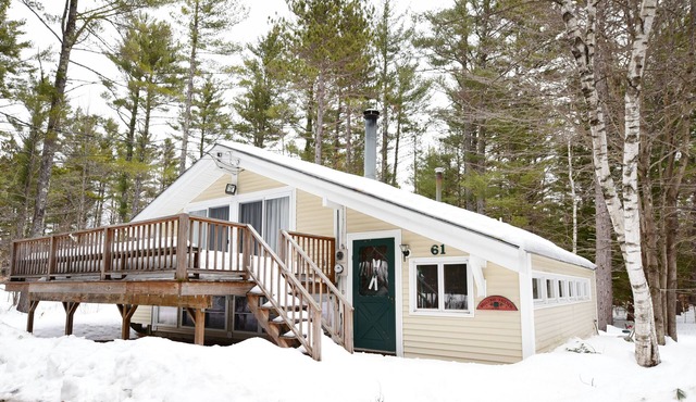 Beautiful North Conway Chalet in Cathedral Ledge with 4 Bedrooms and 1.5 Bath