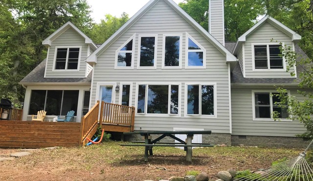 Beautiful Northern Michigan Lake Cottage