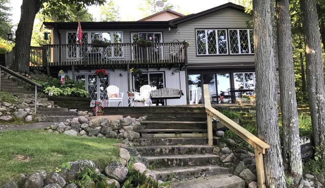Beautiful Northwoods Lakefront Home!