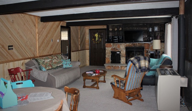 Beautiful Northwoods Getaway!! ATV/snowmobile trails, Minutes to High Falls!!