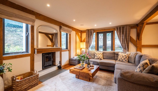 Beautiful Oak-Framed Devon Escape near Dartmouth