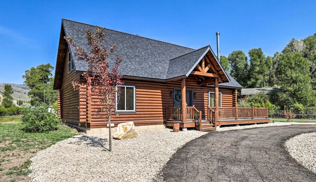 Beautiful Oakley Cabin w/Private Hot Tub & Views!