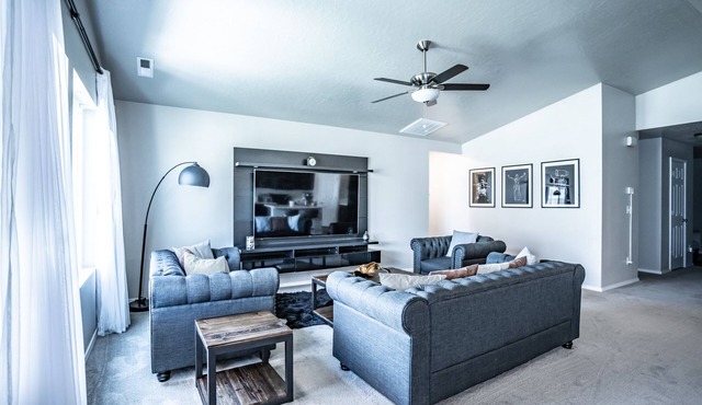 Beautiful Oasis with a splash of Glam