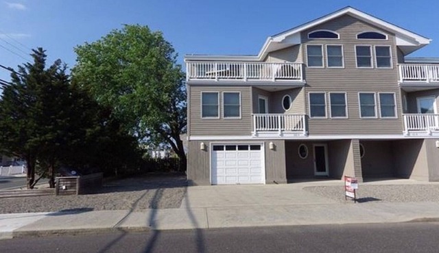 Beautiful Oceanside 4/5 Bedroom Beachhouse!