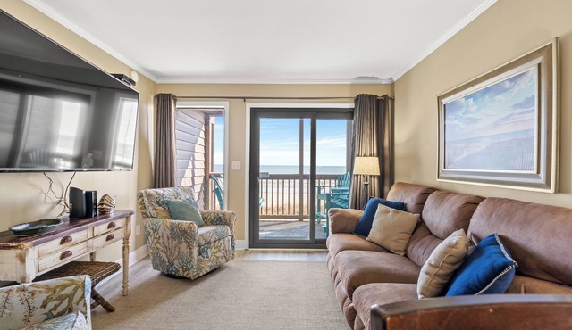 Beautiful Oceanfront Condo + Free Attraction Tickets!