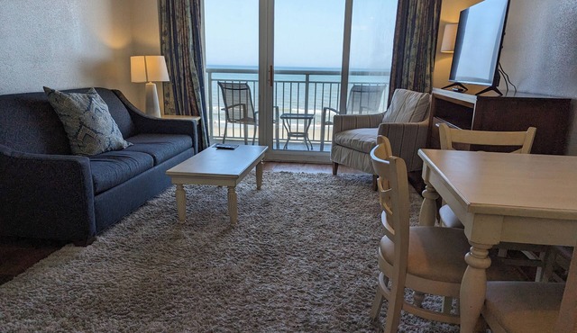 Beautiful oceanfront condo - Bay Watch 634