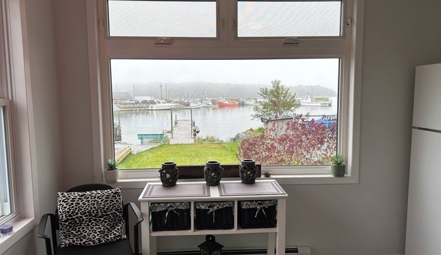 Beautiful Ocean view retreat in Eastern Passage: Serenity by the Ocean 🌊