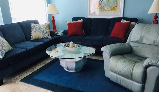 Beautiful! ocean is all u need! walk out your door-sand in your feet!