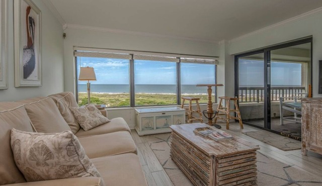 Beautiful Oceanfront Condo With Breathtaking Beach Views