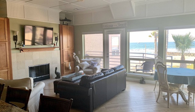 Beautiful ocean view condo with communal pool & hot tub