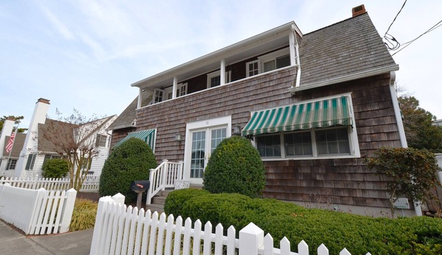 Beautiful Ocean Block Pet Friendly Home!