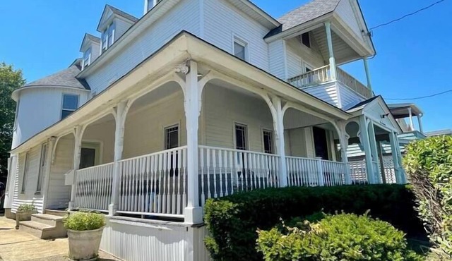 Beautiful ocean view large 3rd floor apt with deck