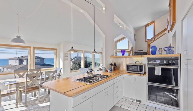 Beautiful Ocean View - Easy Beach Access