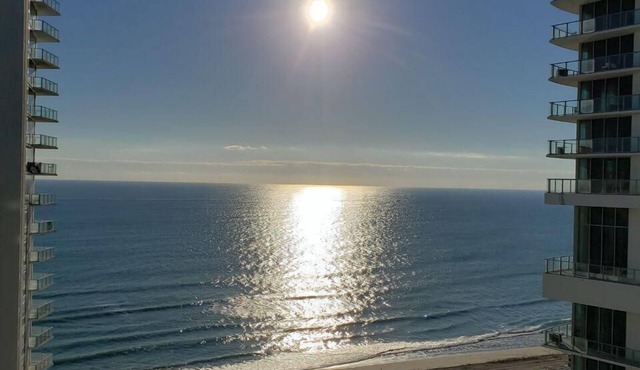 Beautiful Ocean-View, 16th floor, apartment, right ON THE Beach.