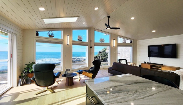 Beautiful Ocean Views! Walk to Everything! Mermaid's Perch