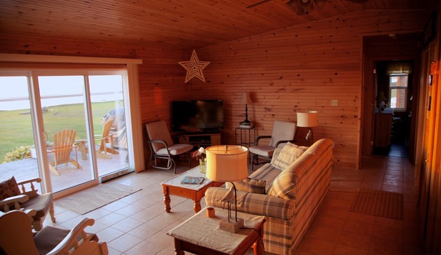 Beautiful oceanfront beach house,family friendly,WiFi,lg deck,bbq .