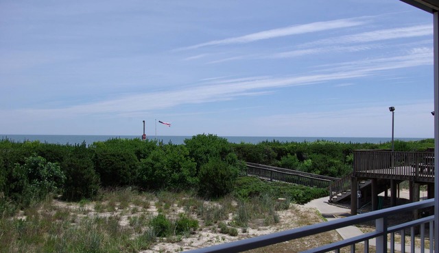 Beautiful OCEANFRONT Condo with Pool