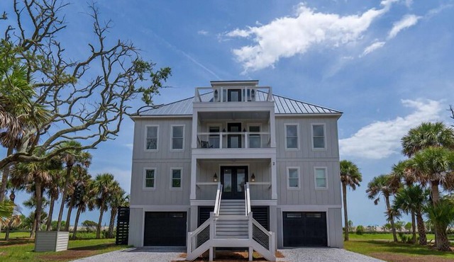 Beautiful Oceanfront 5 bedroom 5 1/2 bath home in Private Community.